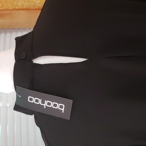 BOOHOO Black Short Sleeve Flowy Blouse - Picture 4 of 5
